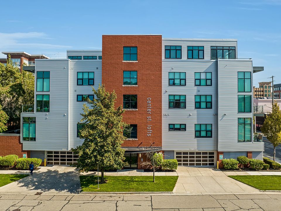 Front of Building/Garage Parking