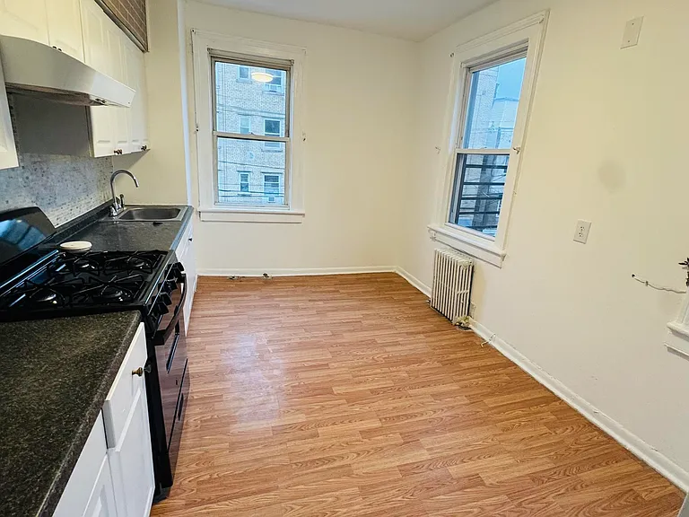 1153 Summit Ave #3 — Photo 2