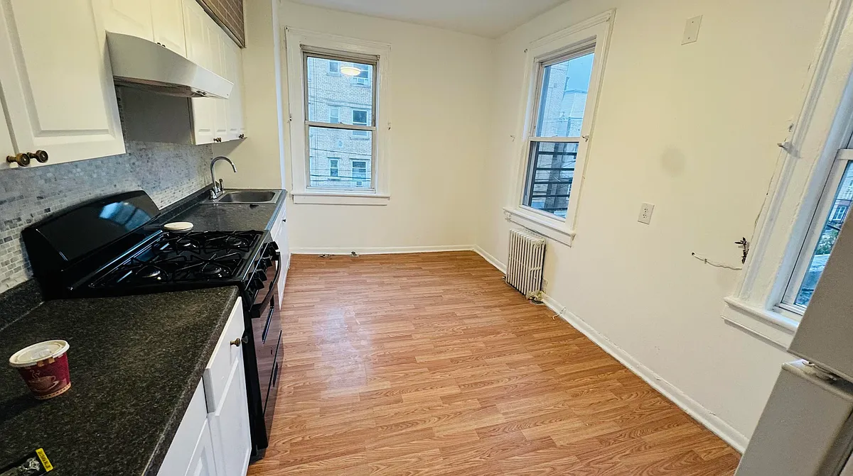 Building Photo - 1153 Summit Ave #3