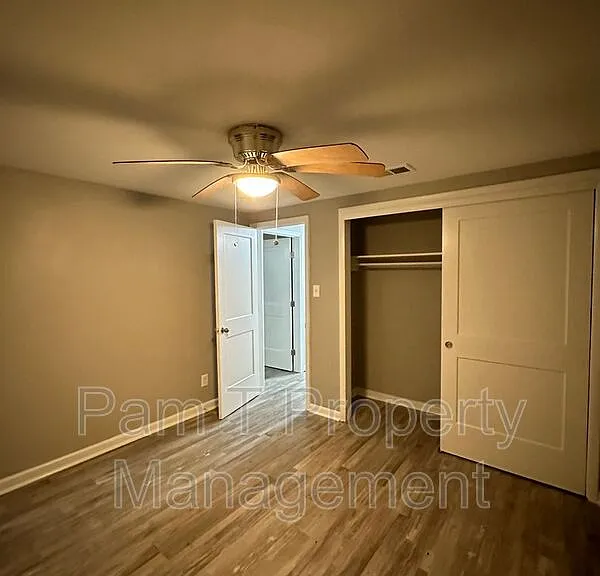 1921 Cowan Ave — Photo 11