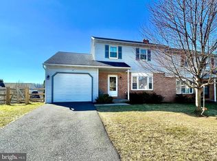 1720 Gravel Hill Dr, Sinking Spring, PA 19608