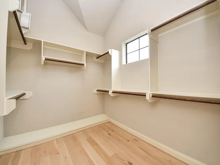 3229 Maxroy St — Photo 37