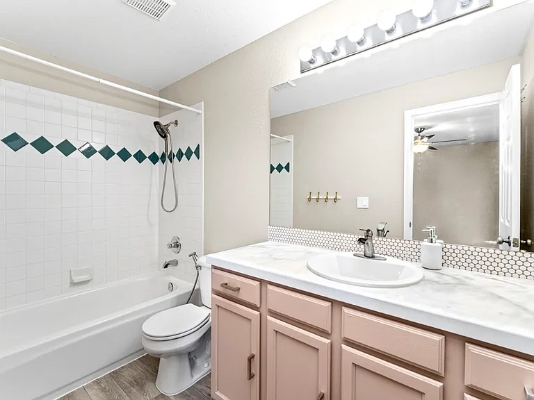 1219 Atwood St — Photo 17