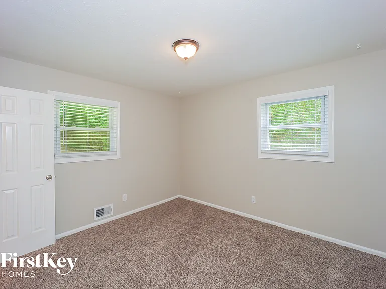 6196 Prince Ct — Photo 10