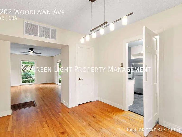 1202 Woodlawn Ave — Photo 7