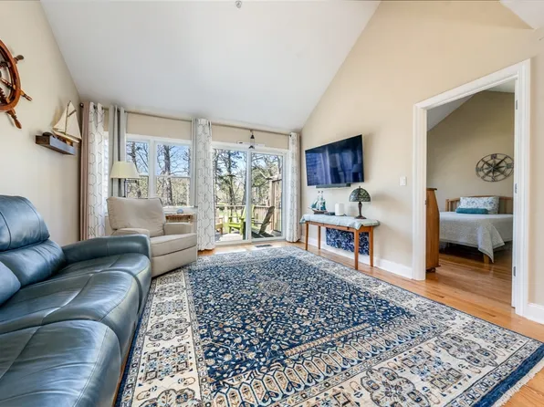 42 Oak Glen Vlg #42, Yarmouth Pt, MA 02675