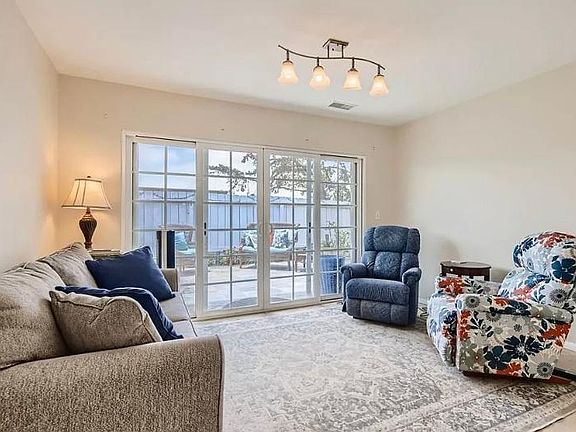 4th image of 3601 Harvard Dr