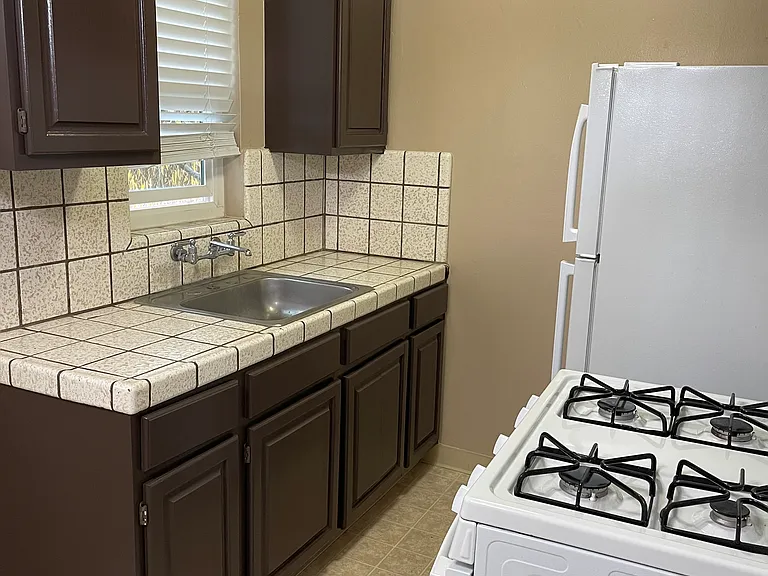 190 Boston Ave #5 — Photo 5