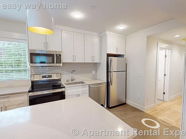 208-210 Banks St #2 — Photo 3
