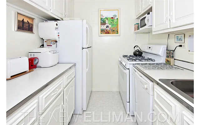 Sold by Douglas Elliman | media 18