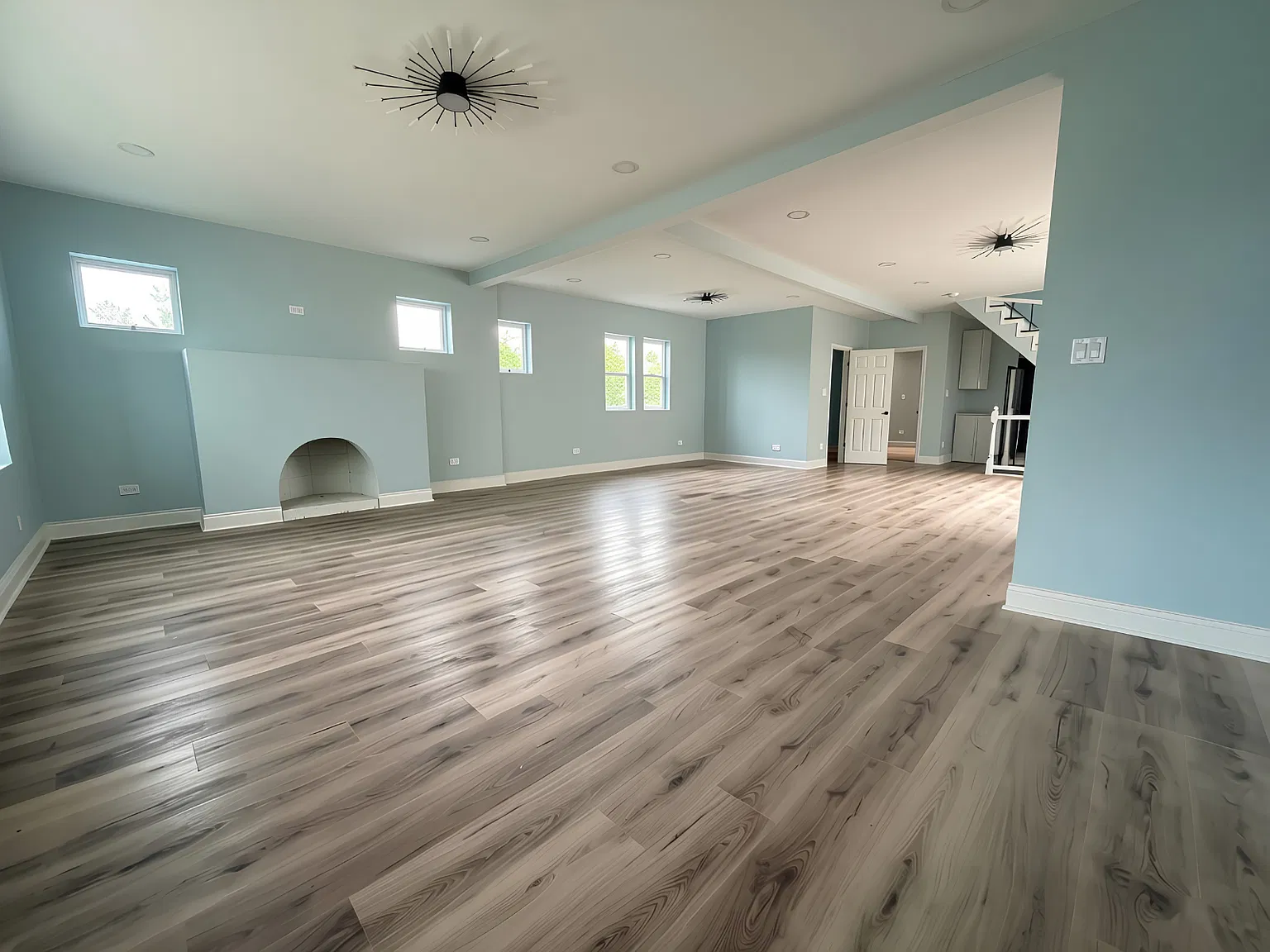 6 bed, 3.0 bath, 3540 sqft, $3,600 — Photo 2