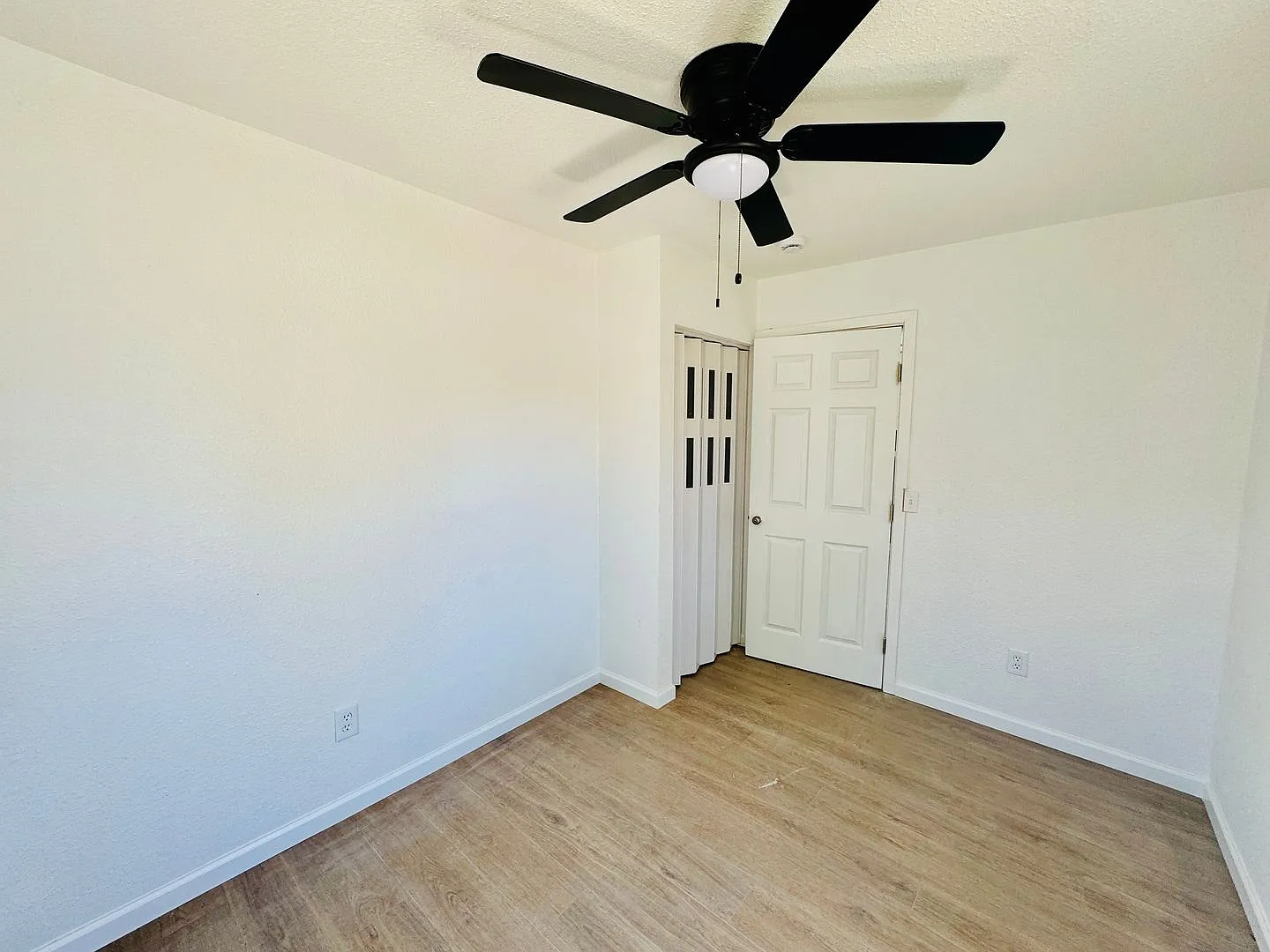 Reduced Newly Remodeled 1 Bedroom 1 Bath Home In Dos Palos — Photo 4