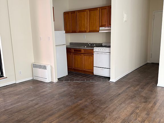 2nd image of 155 E 30th St APT 5D