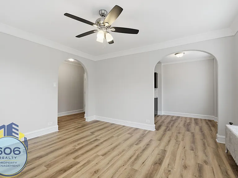 The Ashland Tower Modern Living in the Heart of Rogers Park — Photo 10
