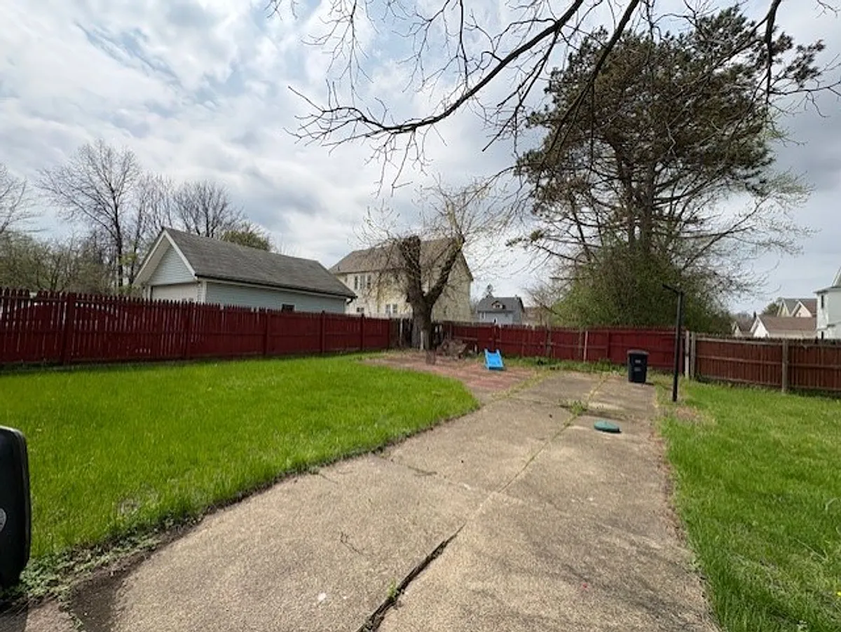 Building Photo - 378 Wildwood Ave