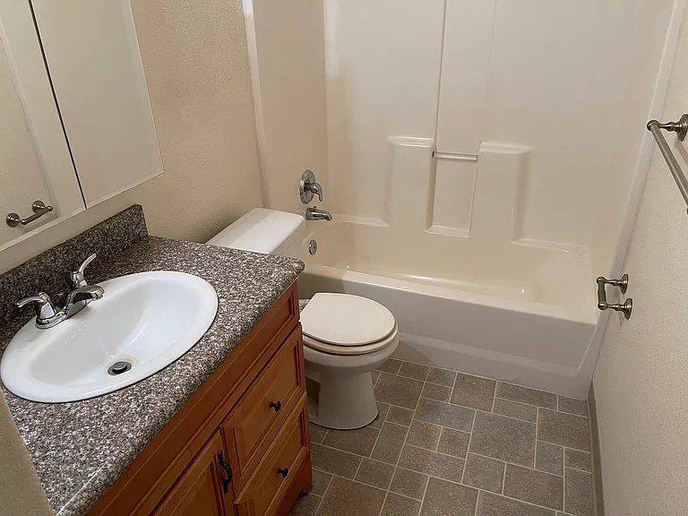 1203 Cowlitz Way #3 — Photo 6