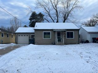 712 E Fulton St, Waupaca, WI 54981