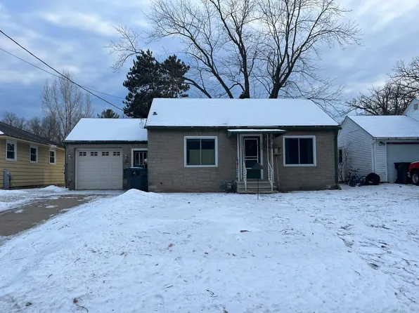 712 E Fulton St, Waupaca, WI 54981