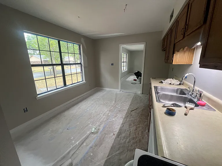 1202 University Dr — Photo 4