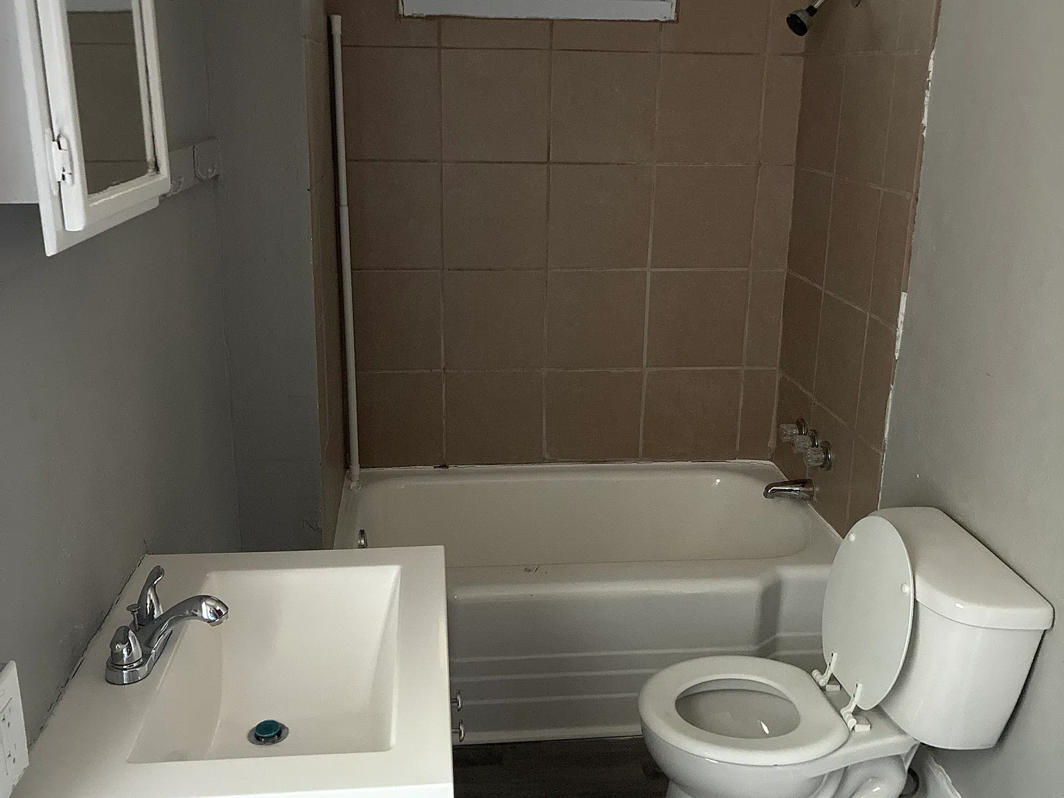 4 bed, 2000 sqft, $1,500 — Photo 4
