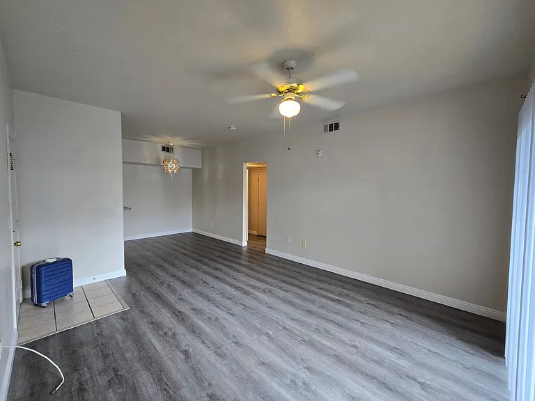 9620 W Russell Rd #1122 — Photo 6