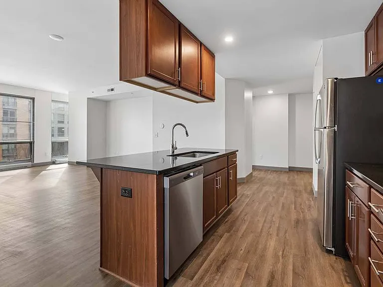 Midtown Crossing Apartments — Photo 168