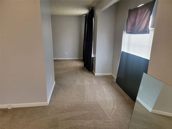 4th image of 3185 Kings Glen Trl