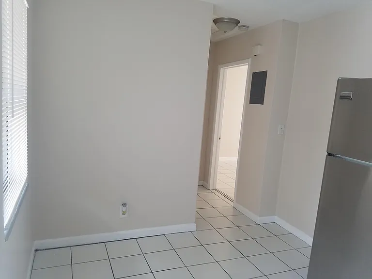 1223 NE 18th Ave #4 — Photo 3