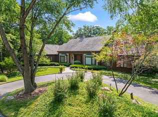 1931 Camphill Cir, Inverness, IL 60067