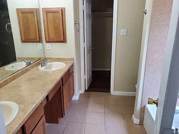 Master bath, walk in closet