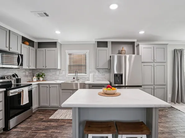 1621 American Dr, Cleburne, TX 76033