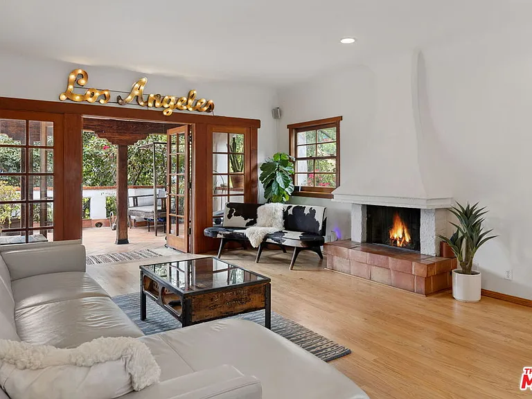 334 Crane Blvd — Photo 1