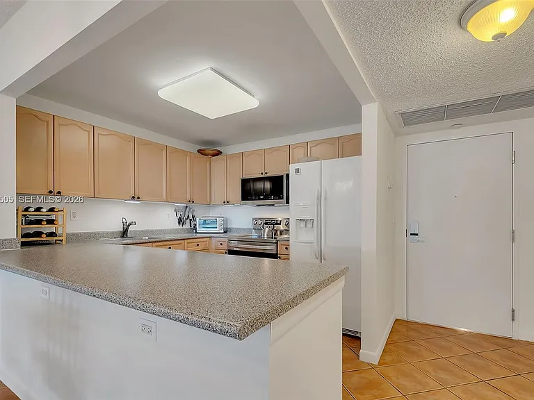 2301 Collins Ave #533 — Photo 3