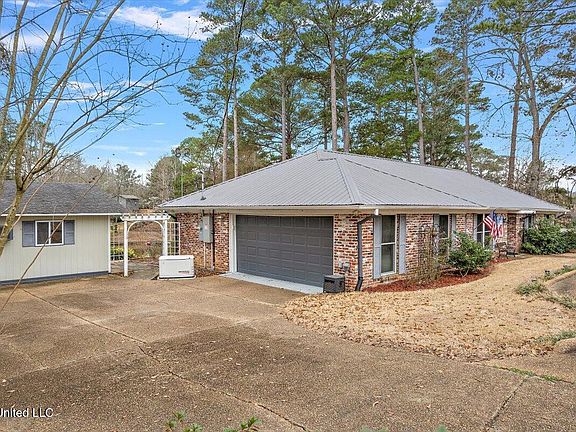 3rd image of 489 Cheyenne Ln