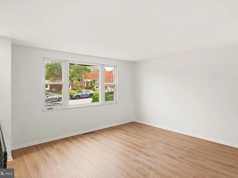 926 Regina Dr — Photo 4