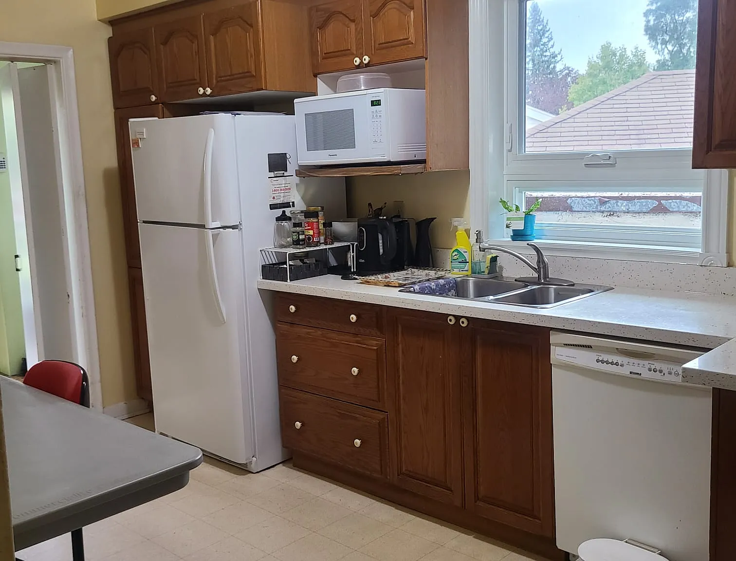 4 bed, 2200 sqft, $3,800 — Photo 3