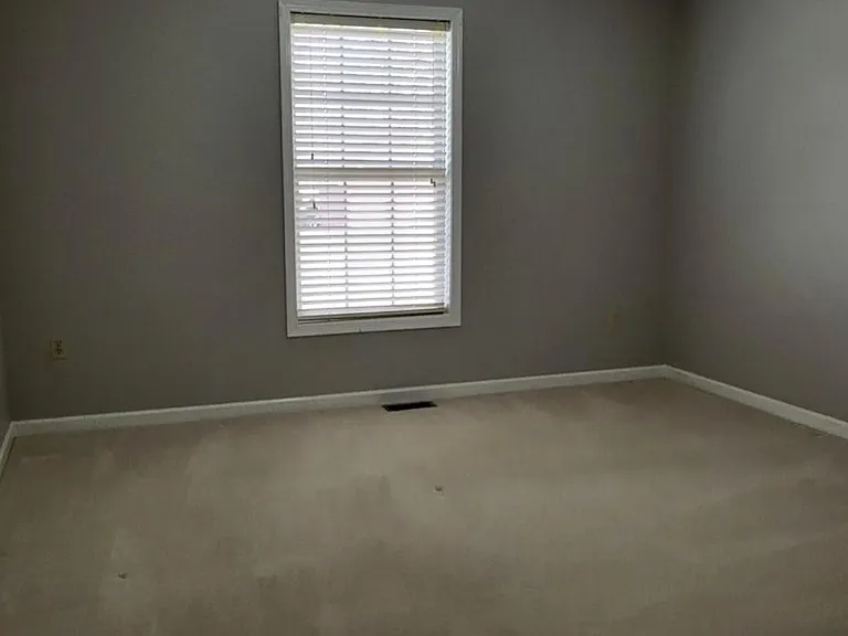 135 Kirkwood Dr — Photo 17