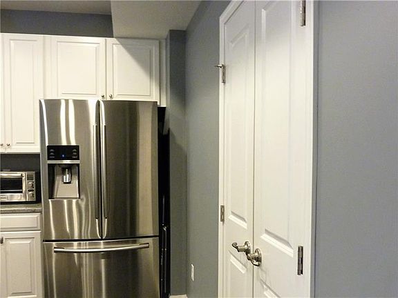 5th image of 631 Edison Dr