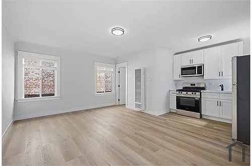 1616 1/2 Middleton Pl Photo 1