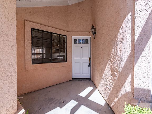 4th image of 29264 Marilyn Dr