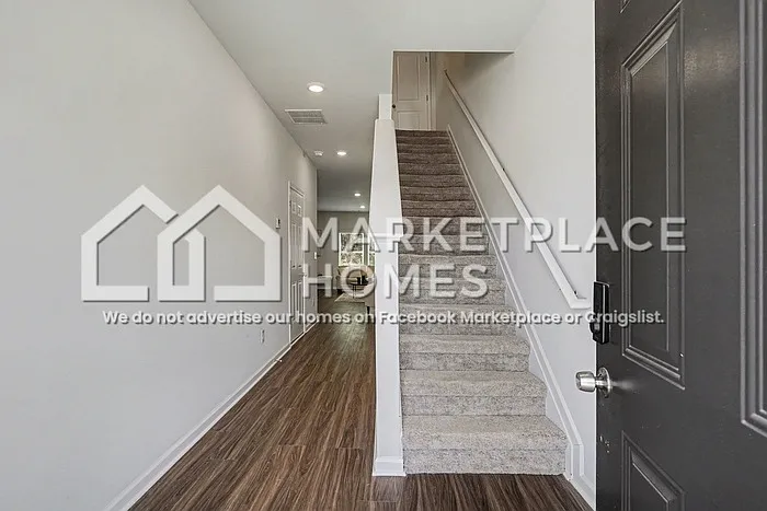 302 Oakwood Dr NW — Photo 3