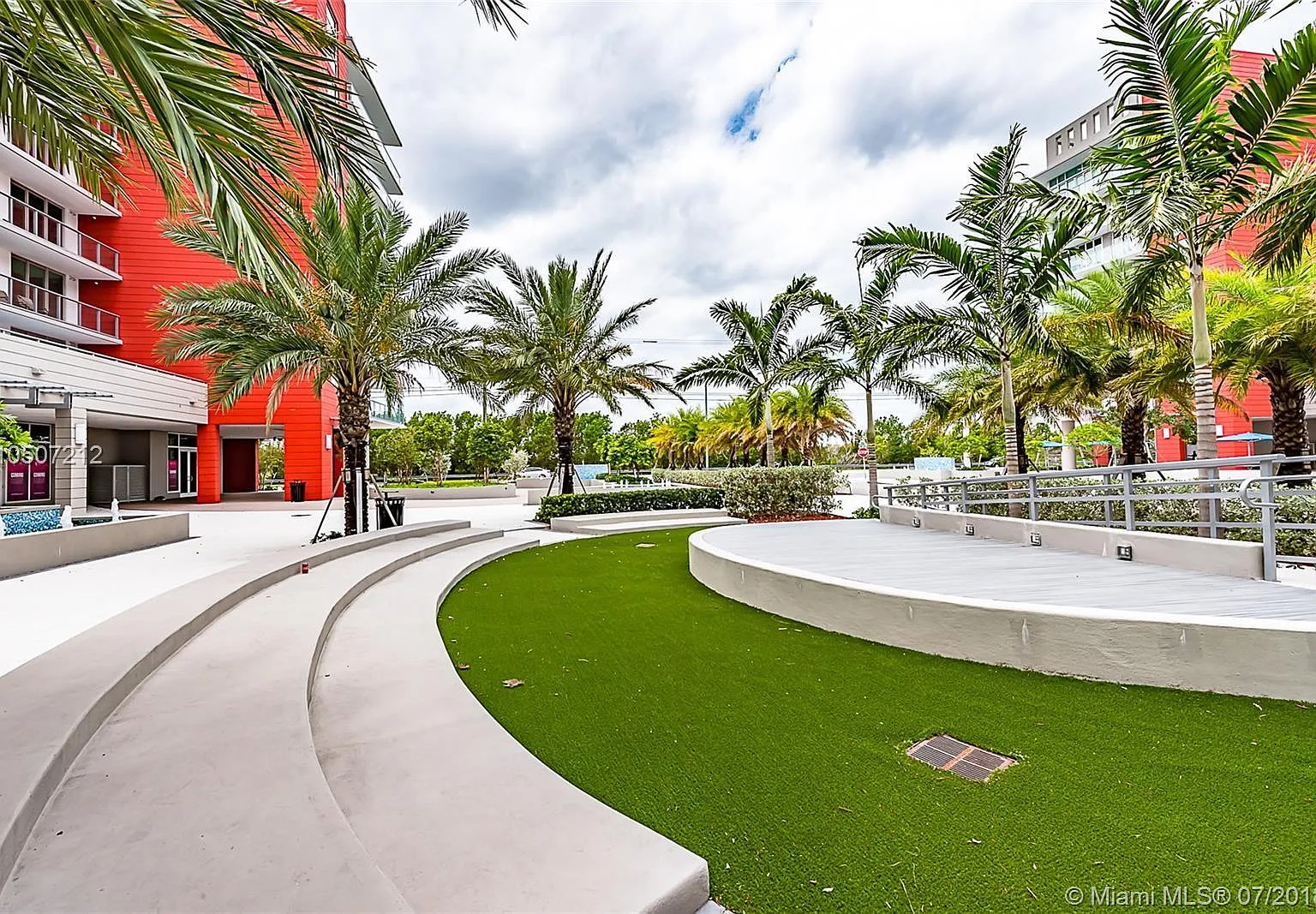 1 bed, 950 sqft, $2,300 — Photo 4