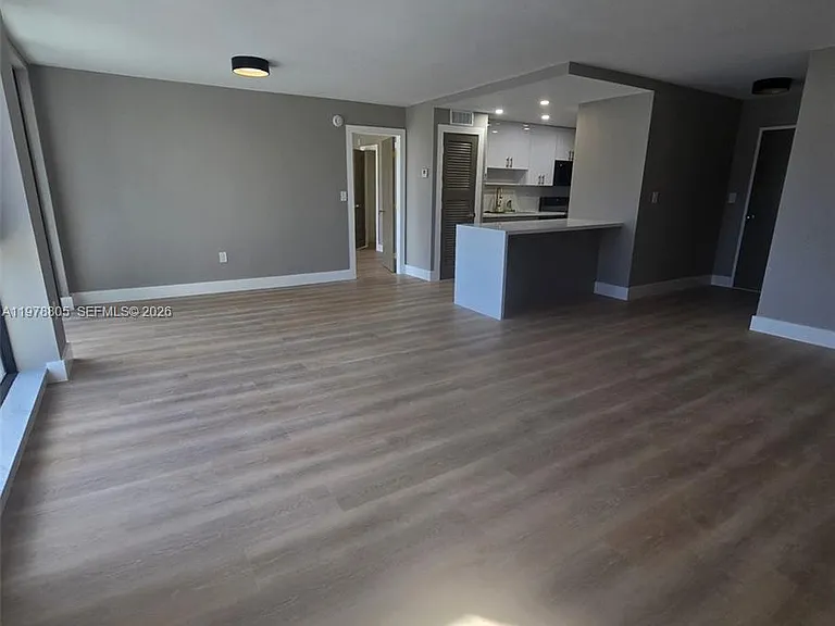 9800 W Bay Harbor Dr #305 — Photo 1