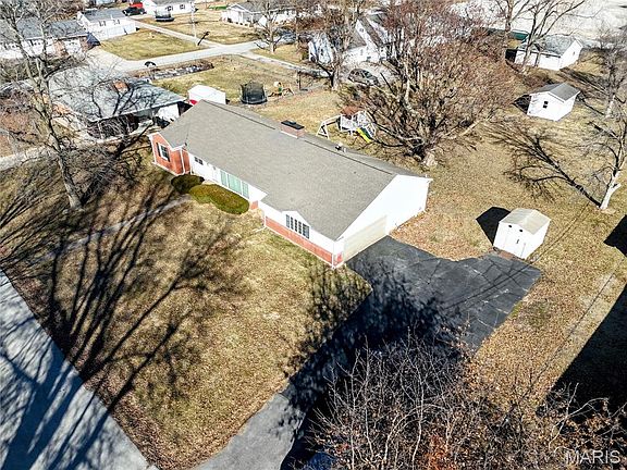 2nd image of 718 Prairie St