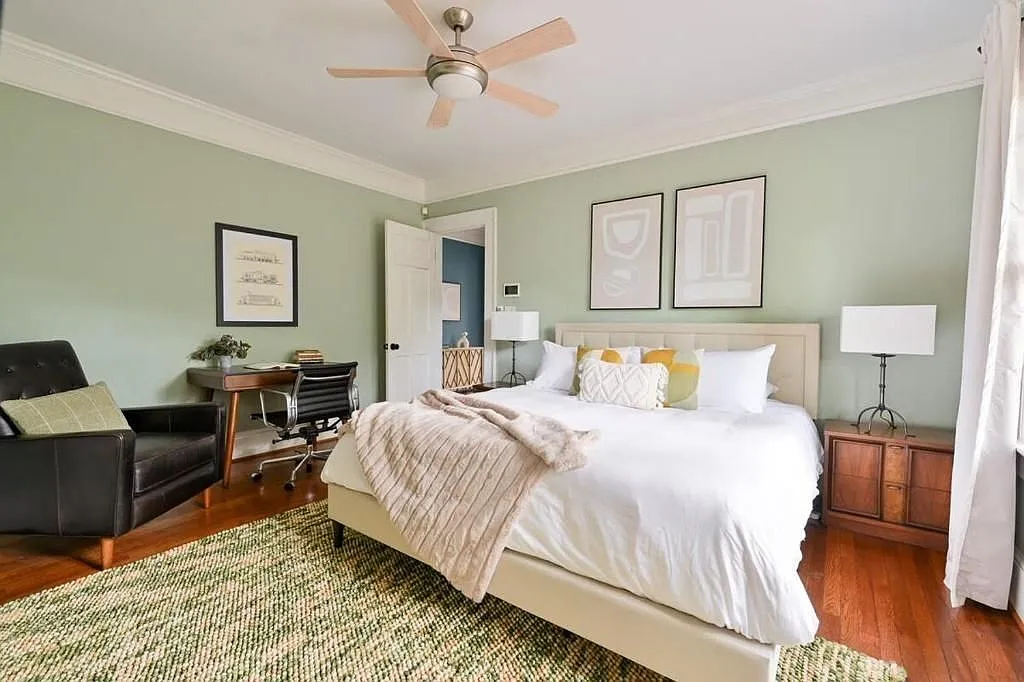 3 bed, 3.0 bath, 2056 sqft, $5,800 — Photo 2