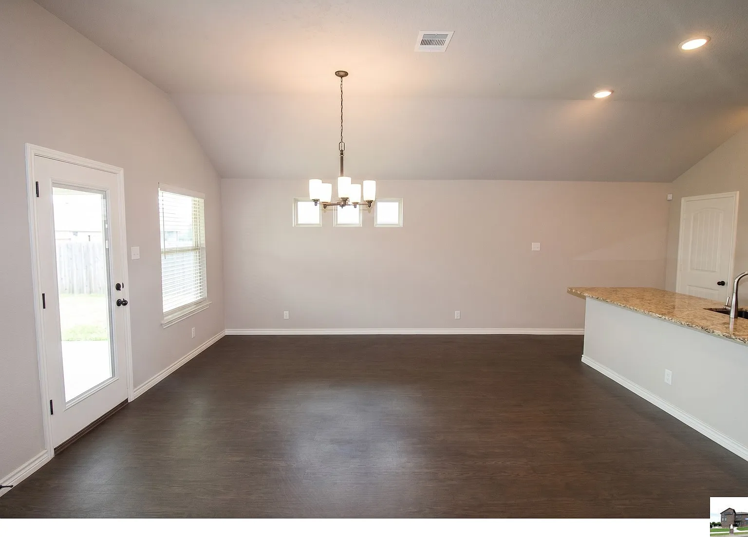 4 bed, 2.0 bath, 2168 sqft, $1,795 — Photo 3