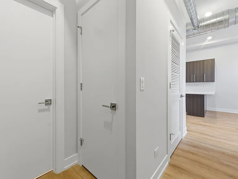 2839 W Belmont Ave #101 — Photo 12