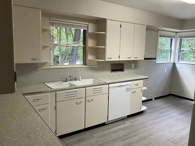 122 W Scanlon St — Photo 12