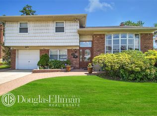 349 Ribbon St, Franklin Square, NY 11010