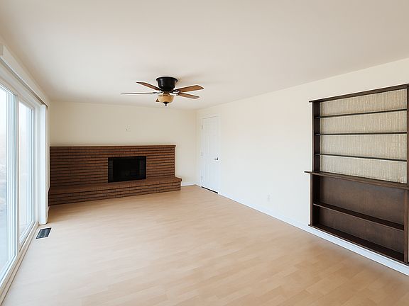 3rd image of 1158 Metten Ave